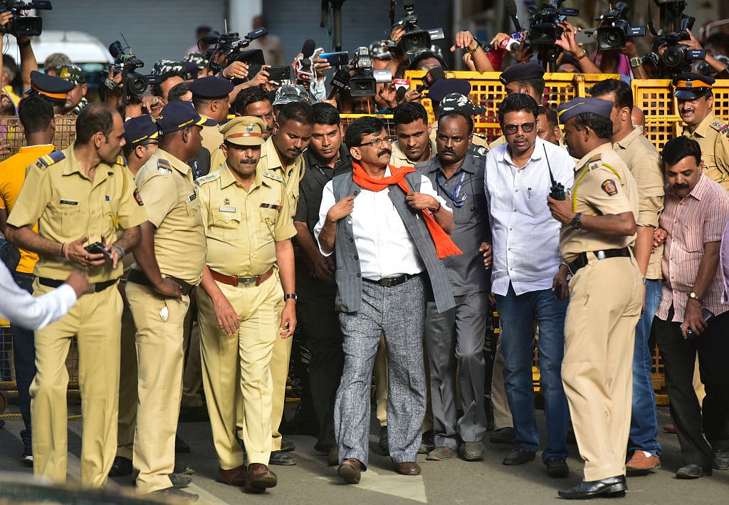 संजय राउत की गिरफ्तारी पर राहुल गांधी बोले- 'राजा' के खिलाफ जो बोलेगा, वो तकलीफें झेलेगा, शिवसेना ने भी बोला हमला 