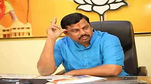 तेलंगाना: MLA टी राजा की बढ़ी मुश्किलें, गिरफ्तारी के बाद अब पार्टी से निलंबित,
BJP ने कारण बताओ नोटिस भी भेजा
