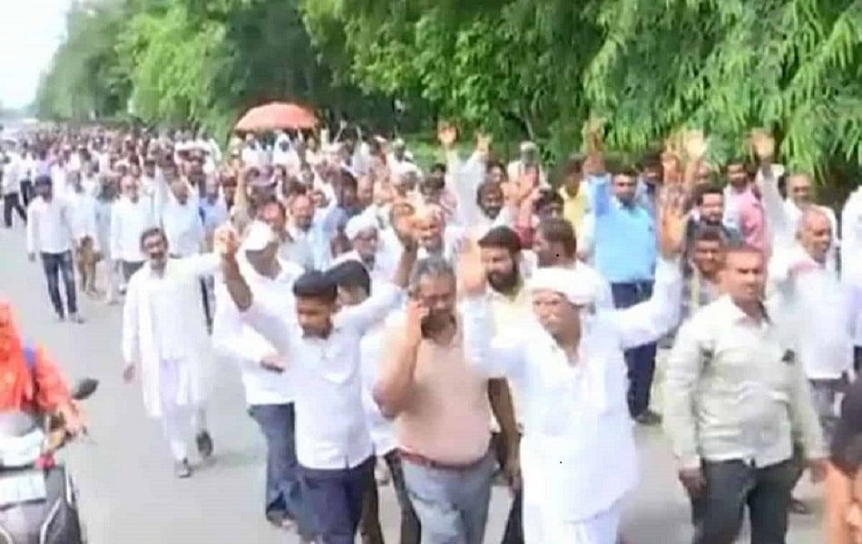 भारतीय किसान संघ ने गुजरात सरकार के खिलाफ खोला मोर्चा, राज्यव्यापी नाकेबंदी की दी धमकी