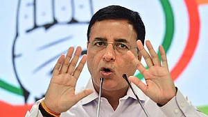 'CISF को खत्म करने की तैयारी में मोदी सरकार' रणदीप सुरजेवाला बोले- तालाबंदी ही है BJP का चरित्र