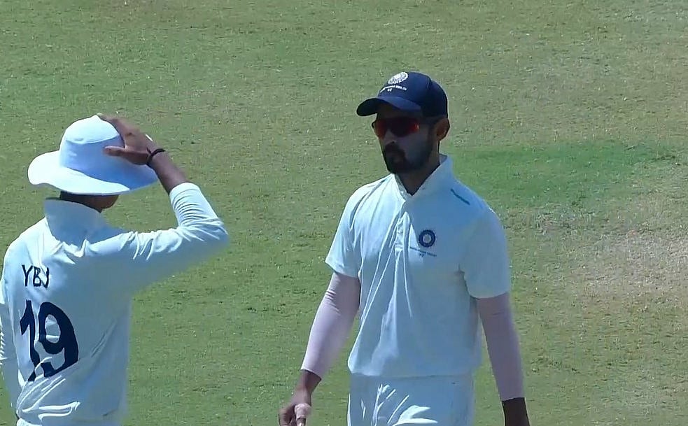 मैच में 265 रन बनाने वाले खिलाड़ी को भरे स्टेडियम में लगी फटकार, मैदान छोड़कर जाना पड़ा बाहर!