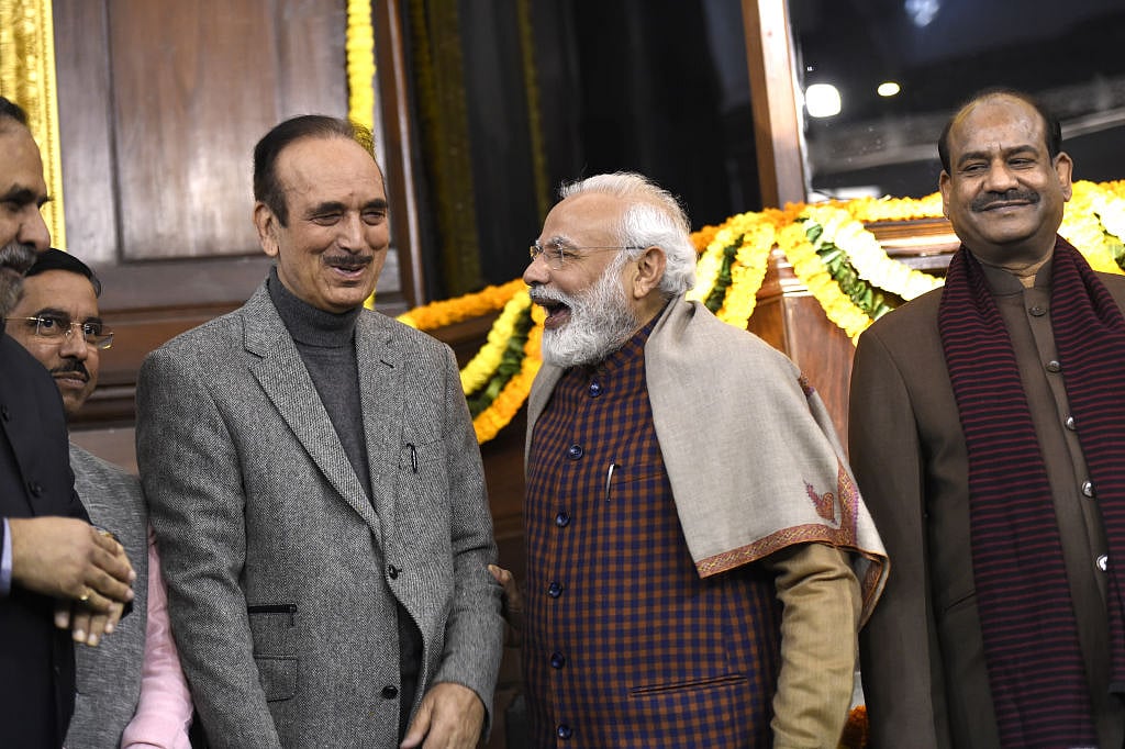 बीजेपी ने कश्मीर में खेल तो दिया है 'आज़ाद कार्ड', लेकिन वोटों का गणित नहीं हैं भगवा दल के पक्ष में