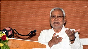 बिहारः सैनिटरी पैड की मांग पर छात्रा को झिड़कने वाली अफसर पर हो सकता है एक्शन, सीएम नीतीश ने जांच की बात कही