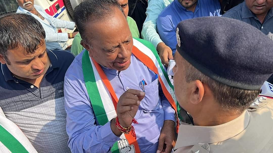 महंगाई के खिलाफ गुजरात कांग्रेस का हल्लाबोल! सड़कों पर उतरे कार्यकर्ता, पुलिस ने हिरासत में लिया