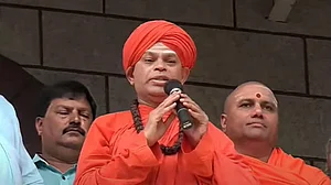 कर्नाटक पुलिस ने लिंगायत मठ के संत को किया गिरफ्तार, नाबालिगों के यौन उत्पीड़न का है आरोप