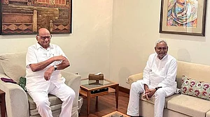 दिल्ली में शरद पवार से मिले नीतीश कुमार, बोले- BJP के खिलाफ विपक्ष का एकजुट होना जरूरी, देश का होगा भला