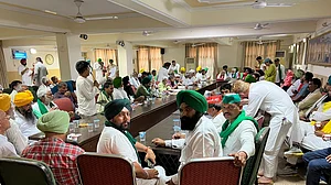 SKM ने सांसदों को मांगपत्र सौंपने सहित राजभवन के सामने प्रदर्शन करने का किया ऐलान, सरकार पर लगाए गंभीर आरोप