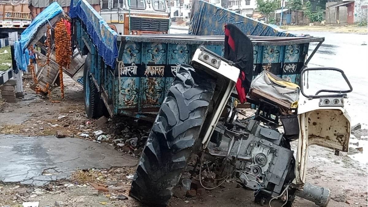 उत्तर प्रदेश के सीतापुर में भीषण सड़क हादसा, 4 की मौत, 35 घायल, ट्रैक्टर ट्रॉली में सवार होकर जा रहे थे देवा शरीफ