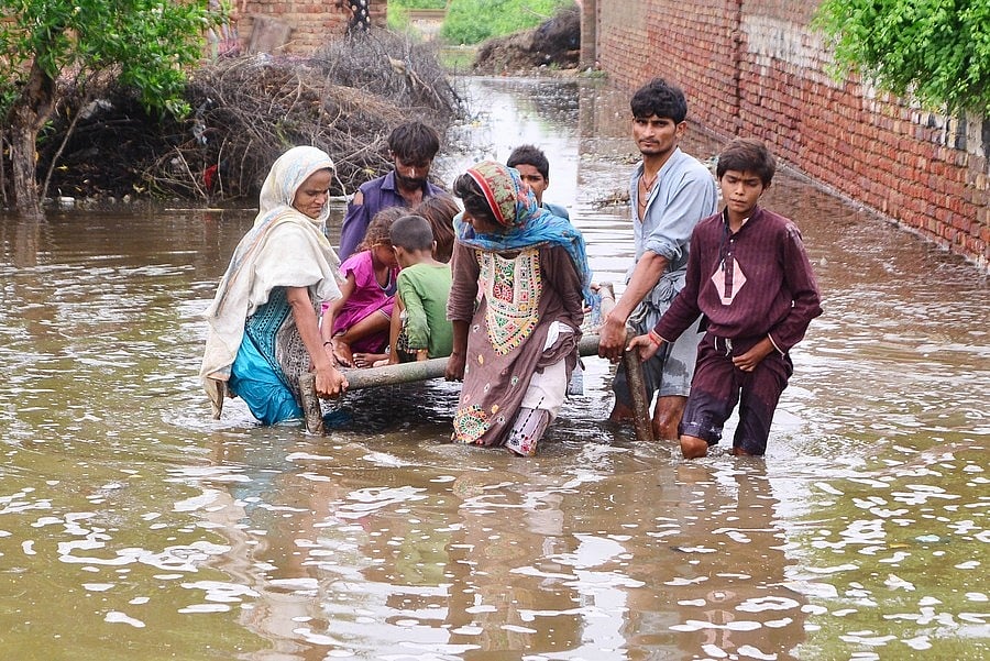 पाकिस्तान में बाढ़ से भारी तबाही, 40 अरब डॉलर को कर पार सकता है आर्थिक नुकसान 
