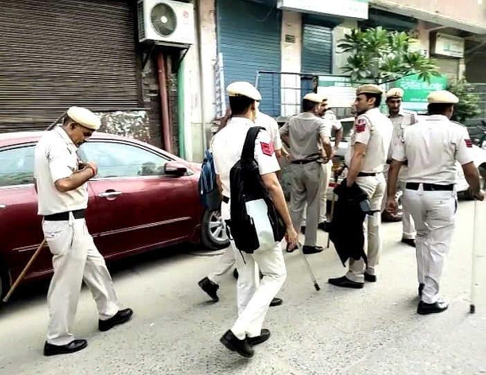 दिल्ली : इंस्टाग्राम पोस्ट को लेकर दो गुट आपस में भिड़े, तीन घायल