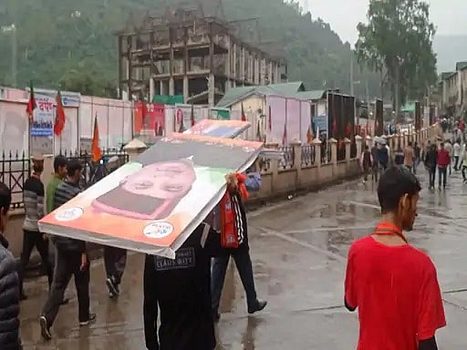 बारिश नहीं, खाली पड़ी कुर्सियों के चलते पीएम मोदी ने रद्द की मंडी की रैली? कांग्रेस ने वीडियो शेयर कर कसा तंज