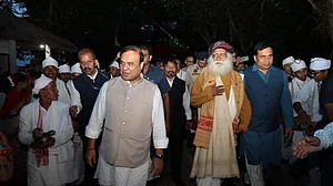 काजीरंगा 'इवनिंग सफारी': कानून तोड़ने पर एक्टिविस्ट ने असम के मुख्यमंत्री, सदगुरु पर निशाना साधा