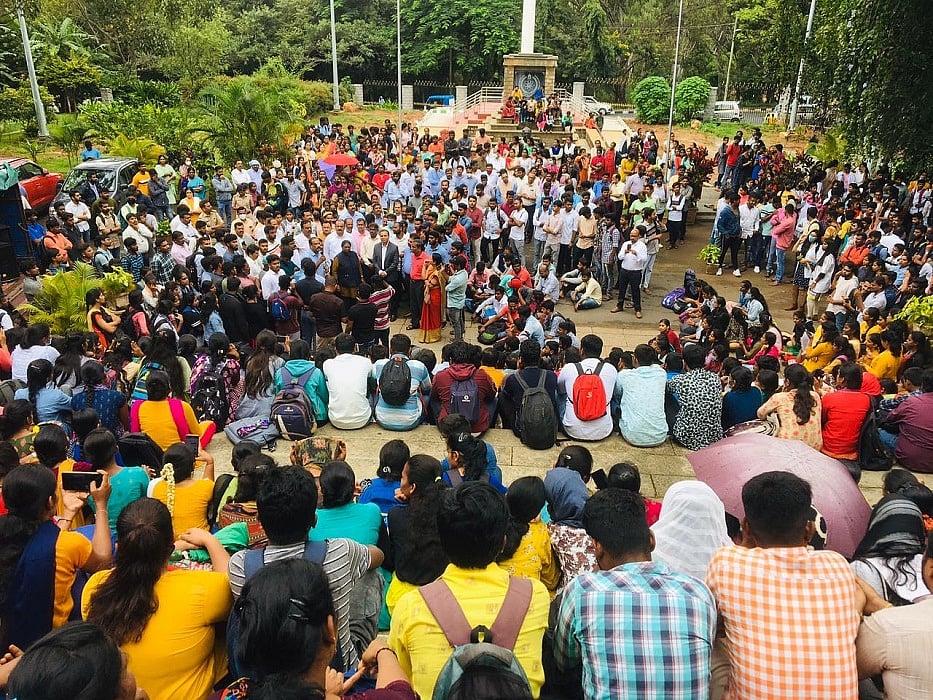 बैंगलोर यूनिवर्सिटी में गणेश मंदिर के निर्माण का विरोध, छात्रों ने BJP पर लगाया भगवाकरण करने का आरोप