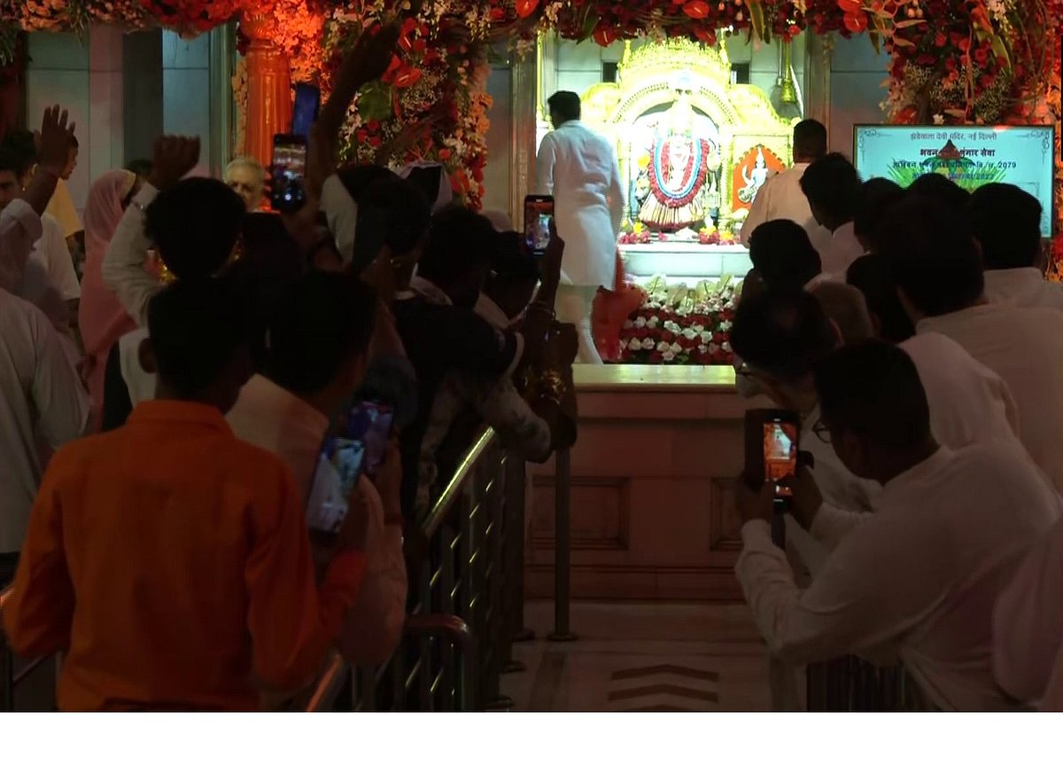 शारदीय नवरात्रि आज से शुरू, मंदिरों में उमड़ी भक्तों की भीड़, पहले दिन मां शैलपुत्री की पूजा