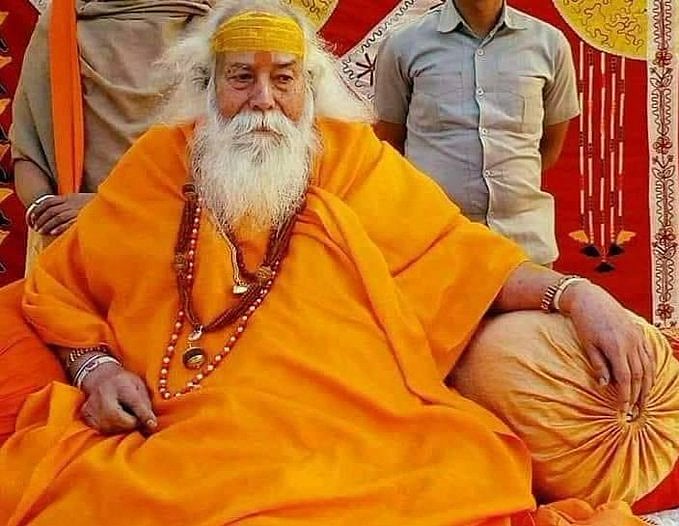 शंकराचार्य स्वरूपानंद सरस्वती की दी गई अंतिम विदाई, पार्थिव शरीर के समक्ष उत्तराधिकारियों की हुई घोषणा