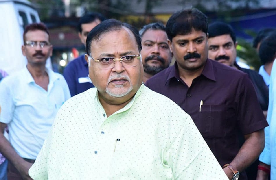 बंगाल शिक्षक भर्ती घोटाले में पार्थ चटर्जी समेत 16 लोग आरोपी, CBI ने कोर्ट में दाखिल किया पहला आरोपपत्र