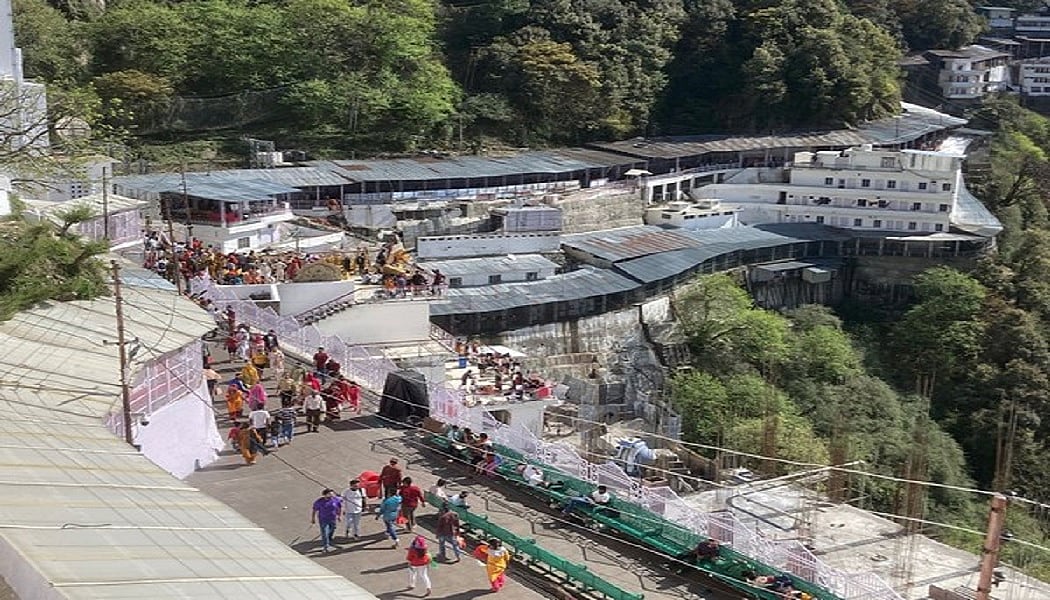 उधमपुर धमाके के बाद बढ़ाई गई माता वैष्णो देवी भवन की सुरक्षा, कटरा में भी सुरक्षा के चाक चौबंद इंतजाम
