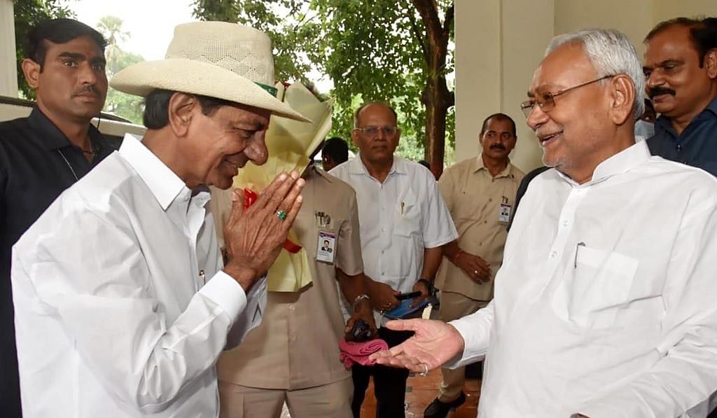 चाक-चौबंद हो रहा विपक्ष: बीजेपी विरोधी वोटों का बंटवारा रोकने के लिए मजबूत रणनीतिक गठबंधन की जरूरत