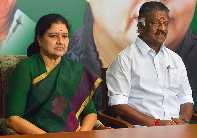तमिलनाडुः राजनीति में फिर लौटेंगी शशिकला, जल्द AIADMK मुख्यालय जाने का किया ऐलान, पनीरसेल्वम का मिला साथ