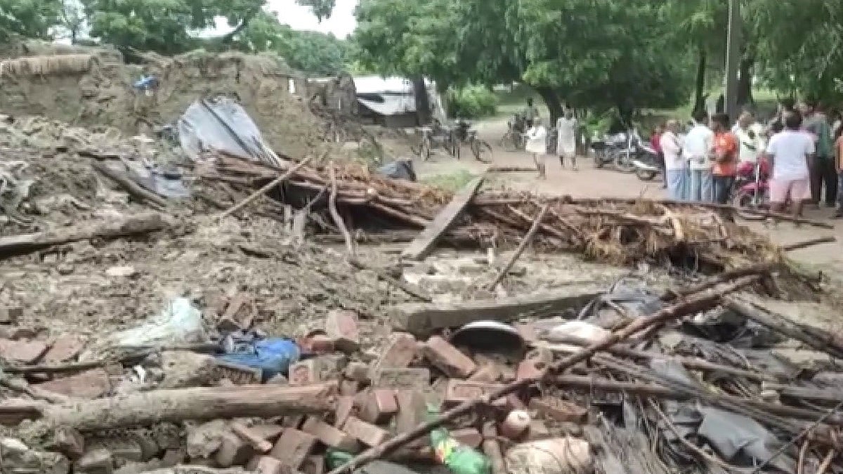 UP: उन्नाव में बड़ा हादसा, बारिश की वजह से घर की छत गिरने से एक ही परिवार के 3 लोगों की मौत, इलाके में पसरा मातम