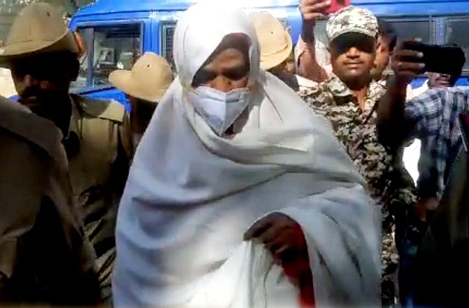 कर्नाटकः यौन उत्पीड़न के आरोपी लिंगायत संत पर संपत्ति में हेराफेरी का भी आरोप, गिरफ्तारी वारंट जारी
