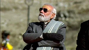 विष्णु नागर का व्यंग्यः दुनिया की पहली मुंह से विकास करने वाली सरकार, जिसकी सेवा से जनता भी अब पस्त