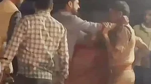 योगी के मंत्री के भतीजे की गुंडागर्दी, बंद रेस्त्रां न खुलने पर कर्मचारियों पर चढ़ा दी कार, बवाल होने पर हुआ गिरफ्तार