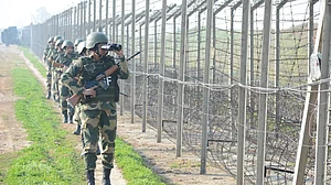जम्मू-कश्मीर में एलओसी पर घुसपैठ की कोशिश नाकाम, सेना ने दो को दबोचा