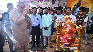 छत्तीसगढ़: भूपेश बघेल के हाथ पर सोंटे का प्रहार, सीएम ने इस तरह किया परंपराओं का निर्वहन, देखें वीडियो