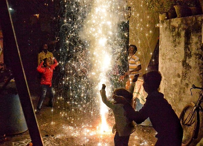 दिल्ली में पटाखे फोड़ने पर खैर नहीं, जुर्माने के साथ हो सकती है 6 महीने की जेल