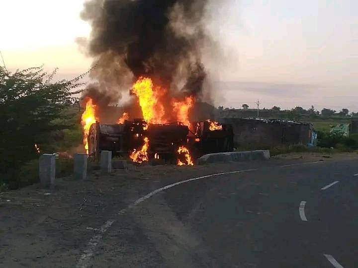 मध्य प्रदेश के खरगोन में पेट्रोल टैंकर पलटने के बाद हुआ ब्लास्ट, एक की मौत, 22 झुलसे