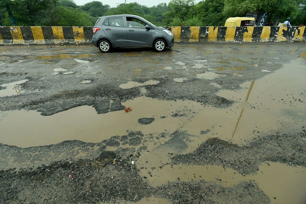योगी सरकार की सड़कों को गड्ढा मुक्त करने के दावों का निकला दम! हर साल अरबों खर्च, फिर भी 'यमराज' बनी सड़कें