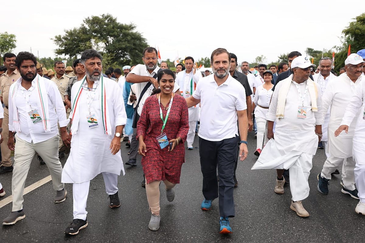 कांग्रेस की भारत जोड़ो यात्रा  में महिलाओं के शामिल होने का सिलसिला भी जारी है।