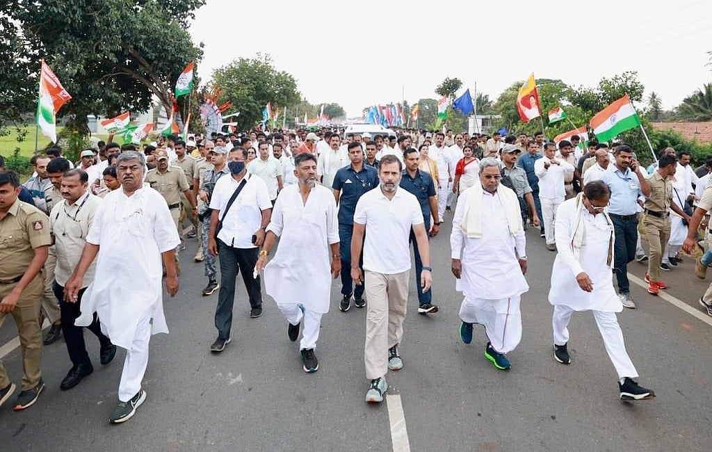 भारत जोड़ो यात्रा : कर्नाटक में बहिष्कृत दलित परिवार से मिले राहुल गांधी, दलितों पर हो रहे अत्याचार पर जताई चिंता