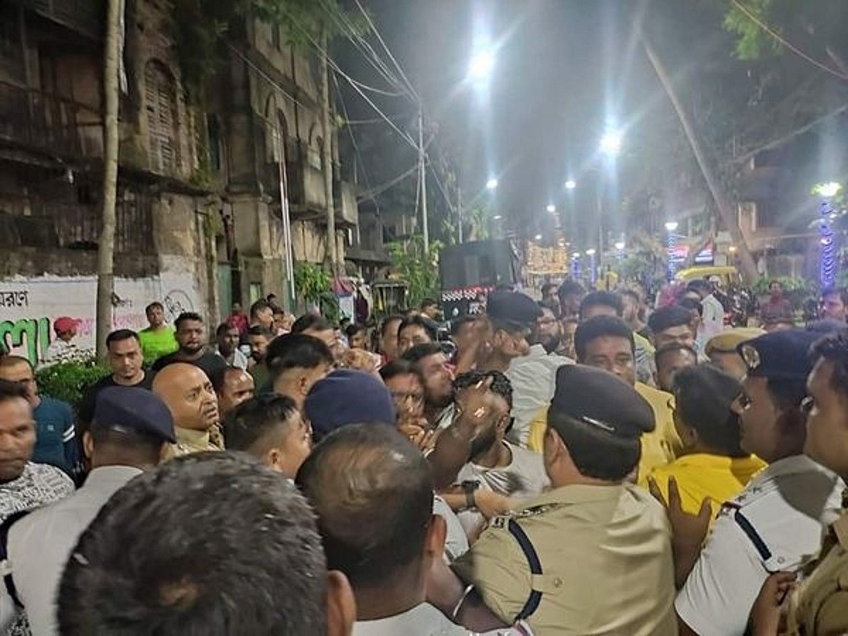 यूपी के इटावा के रामलीला पंडाल में लगी भीषण आग, भदोही में हो चुकी है 5 की मौत, 50 से अधिक लोग हुए थे घायल