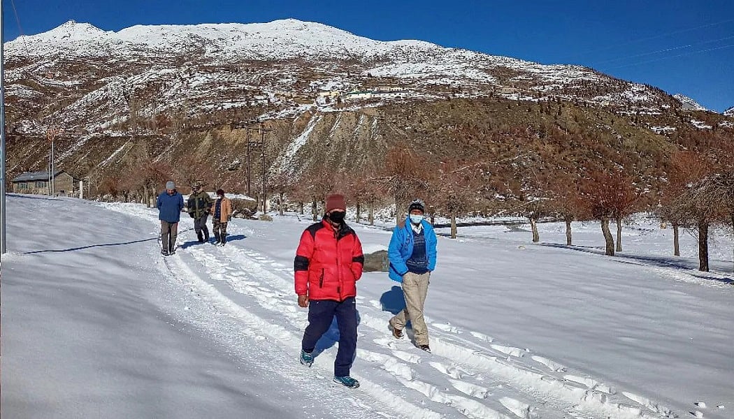 हिमाचल प्रदेश: शिमला में झमाझम बारिश, रोहतांग और धौलाधार समेत ऊंची चोटियों पर सीजन की सबसे भारी बर्फबारी