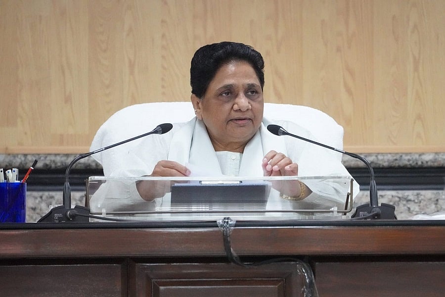 मायावती ने यूपी में गड्ढों को लेकर योगी को घेरा, कहा- प्रदेश में सड़कें बदहाल, हर रोज लोग हो रहे हादसों का शिकार