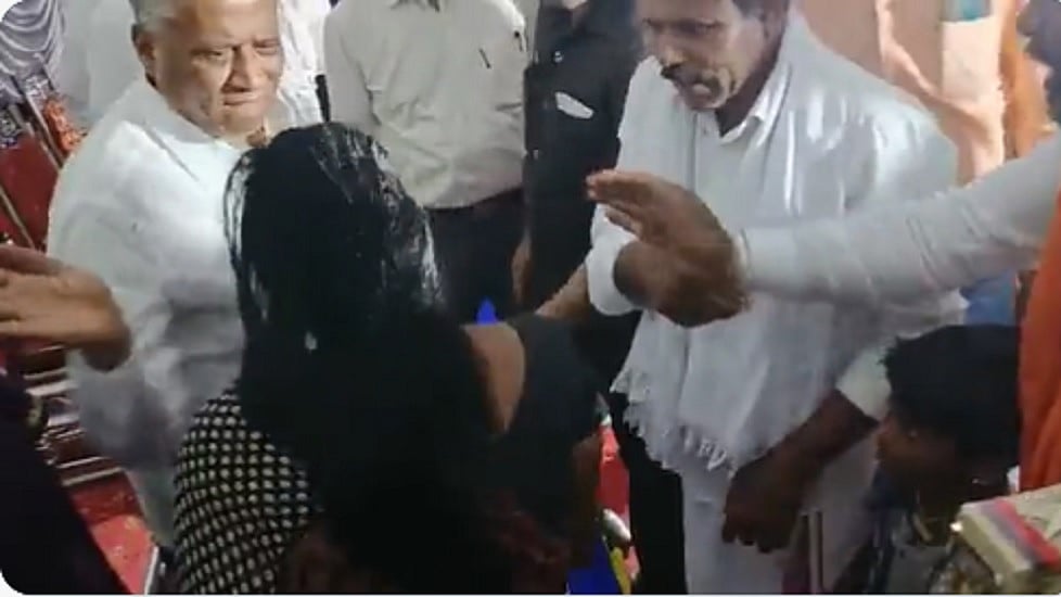 फोटोः वीडियोग्रैब