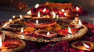 हिमाचल प्रदेश के इस गांव में सदियों से नहीं मनाई जाती दीपावली, जानिए इसके पीछे क्या है वजह