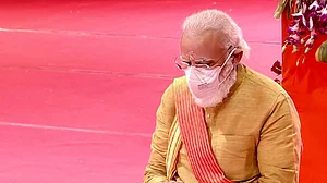 विष्णु नागर का व्यंग्य: जीत का मंत्र; जनता को धर्म की अफीम खिलाओ, इसके लिए मंदिर-मंदिर जाओ, धर्म की पाखंड पताका फहराओ!