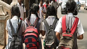 UP: योगी राज में जातिवाद का खामियाजा भुगत रहे स्कूली बच्चे, आंखें मूंदे बैठा है प्रशासन!