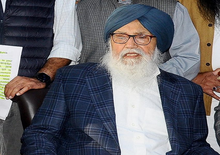 पंजाबः पूर्व सीएम प्रकाश सिंह बादल से SIT ने की पूछताछ, 2015 पुलिस फायरिंग मामले में तीन घंटे तक दागे सवाल