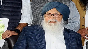 पंजाबः पूर्व सीएम प्रकाश सिंह बादल से SIT ने की पूछताछ, 2015 पुलिस फायरिंग मामले में तीन घंटे तक दागे सवाल