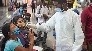 दिवाली से पहले कोरोना की नई लहर ने बढ़ाई टेंशन! भारत में घुसा Omicron BF.7, विशेषज्ञों ने भी चेताया