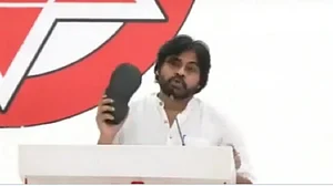 पवन कल्याण ने YSRCP को चप्पल से पीटने की दी धमकी, 'पैकेज स्टार' कहे जाने पर भड़के जन सेना पार्टी के नेता