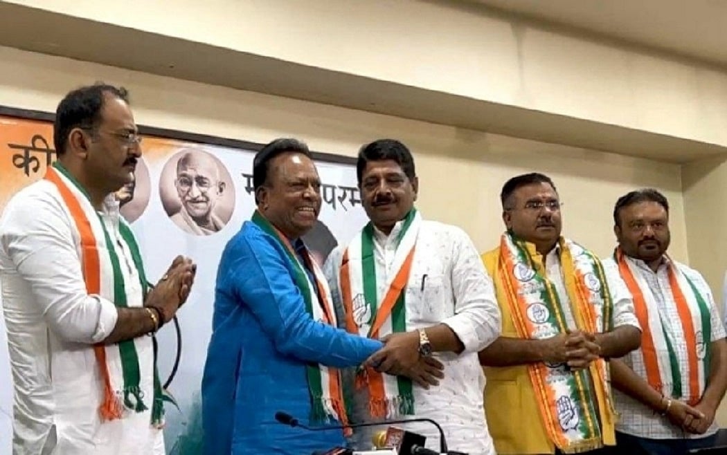 गुजरात के पूर्व CM शंकर सिंह वाघेला के बेटे महेंद्र सिंह ने थामा कांग्रेस का हाथ, कहा- नफरत की राजनीति के खिलाफ लड़ूंगा  
