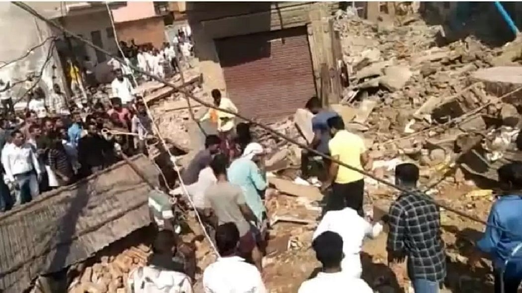 मध्यप्रदेश: मुरैना में पटाखा गोदाम में बड़ा धमाका, 4 की मौत, कई लोग मलबे में दबे