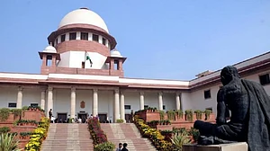 सुप्रीम कोर्ट से केंद्र को बड़ा झटका, वोटर लिस्ट को आधार से जोड़ने के आदेश के खिलाफ याचिका पर होगी सुनवाई
