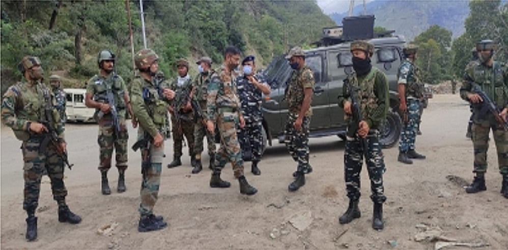जम्मू-कश्मीरः पुलवामा में आतंकी हमले में सिपाही शहीद, CRPF का एक जवान घायल, शोपियां में आंतकी ढेर