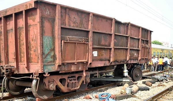 झारखंड: गुरपा स्टेशन पर बड़ा रेल हादसा! ट्रेन के 53 डिब्बे पटरी से उतरे, कोई हताहत नहीं, रेल यातायात बाधित 